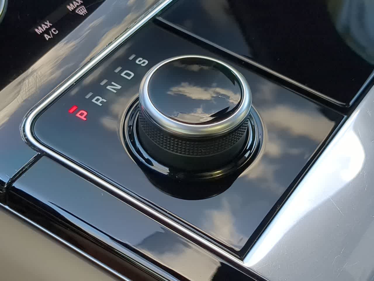 Thumbnail: 2020 Land Rover Range Rover Velar - 33