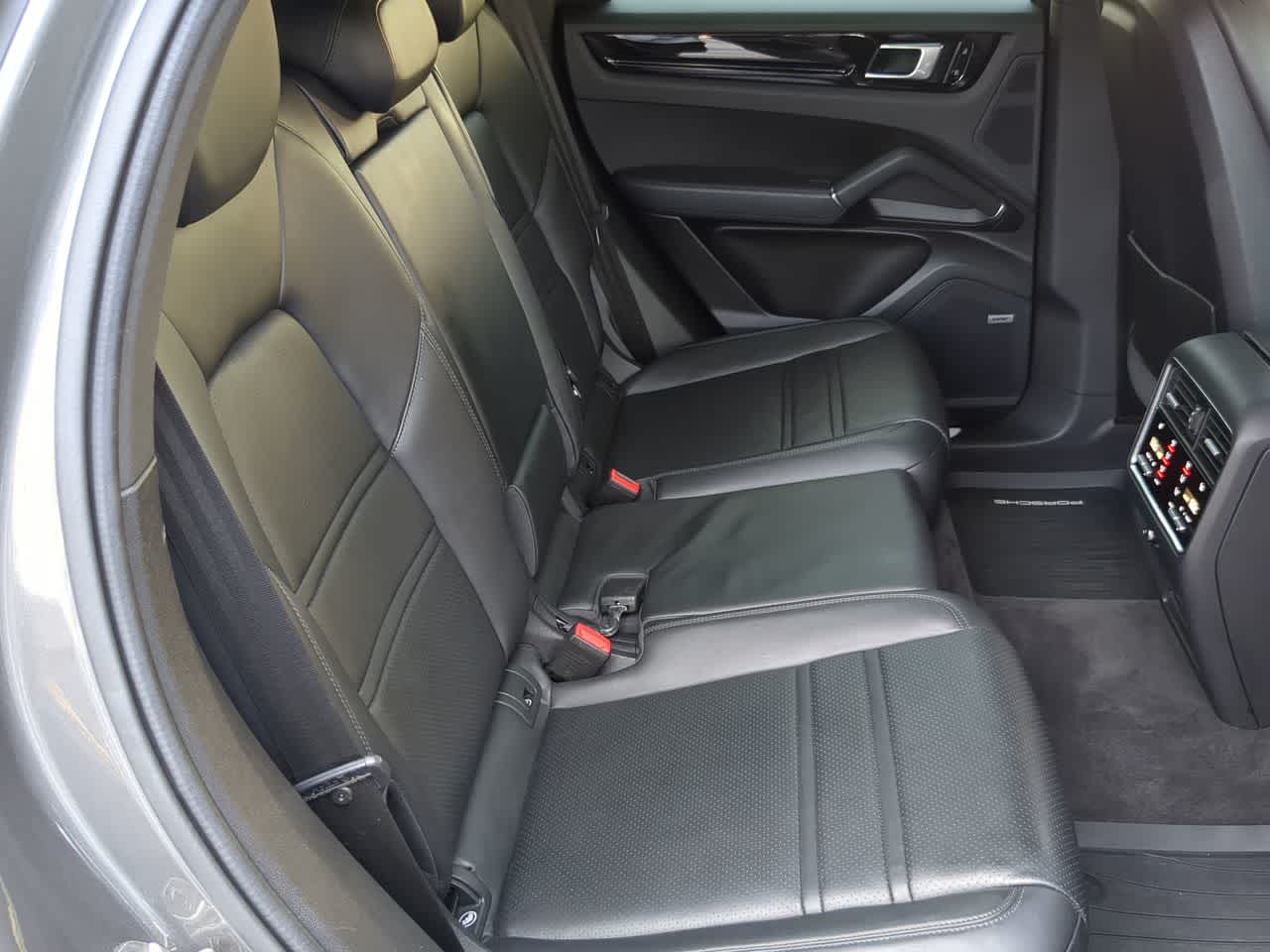 Thumbnail: 2021 Porsche Cayenne - 21