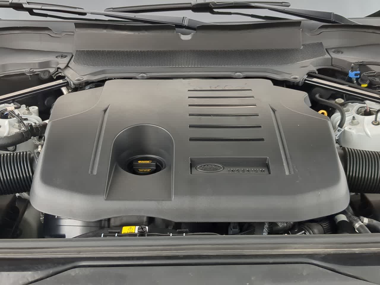 Thumbnail: 2025 Land Rover Discovery - 15