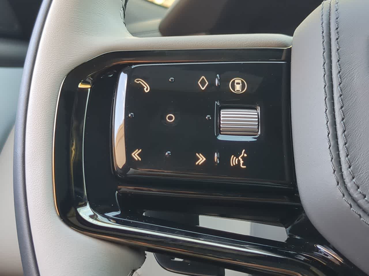 Thumbnail: 2026 Land Rover Range Rover Velar - 26