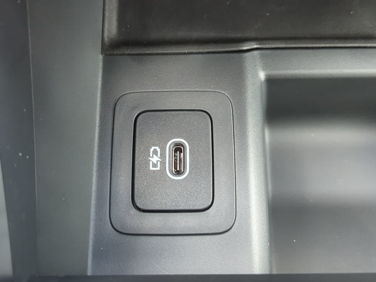 Thumbnail: 2026 Land Rover Range Rover Evoque - 33