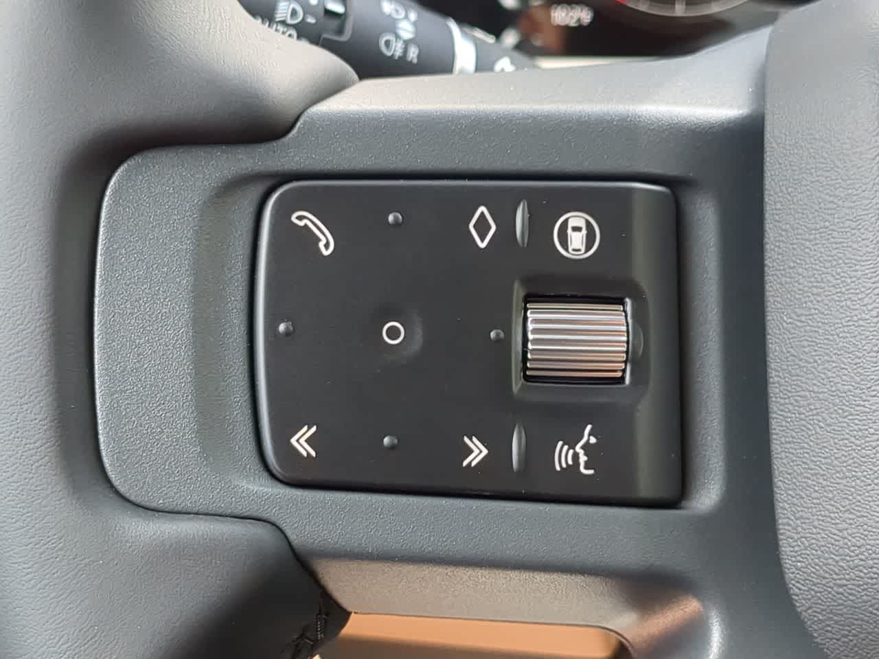2025 Land Rover Defender 110 26