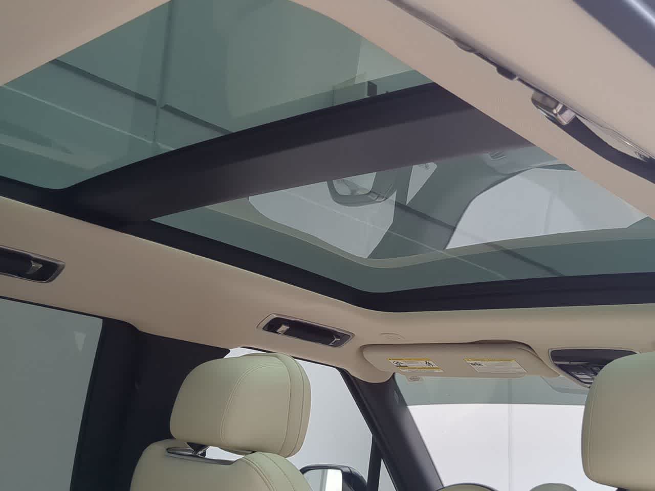 Thumbnail: 2023 Land Rover Range Rover - 23