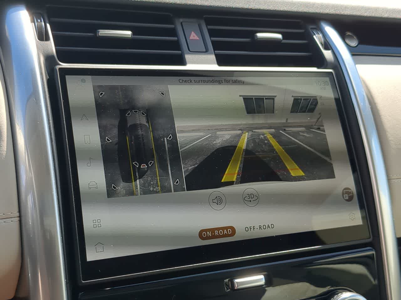 Thumbnail: 2025 Land Rover Discovery - 32