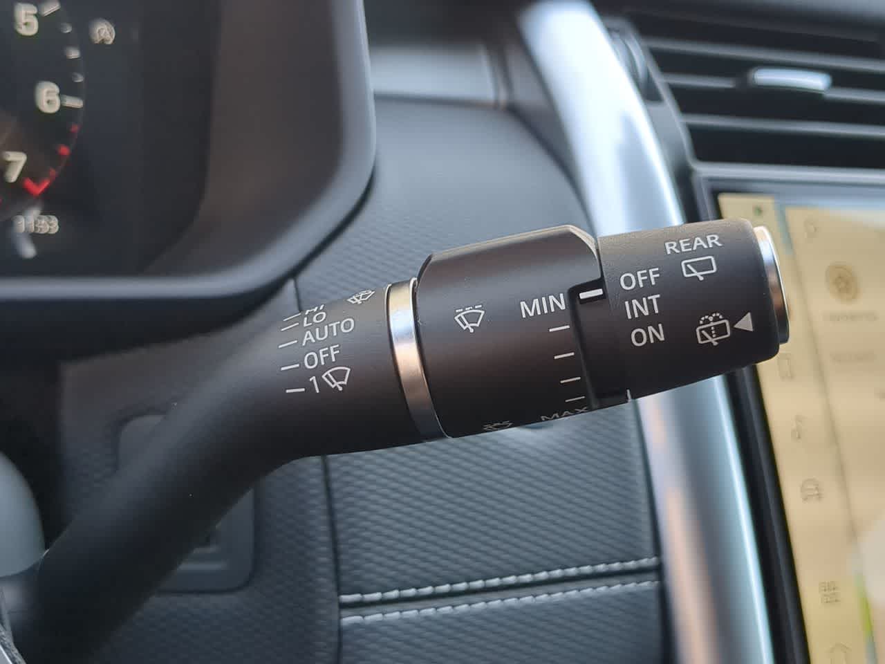 Thumbnail: 2026 Land Rover Discovery - 28