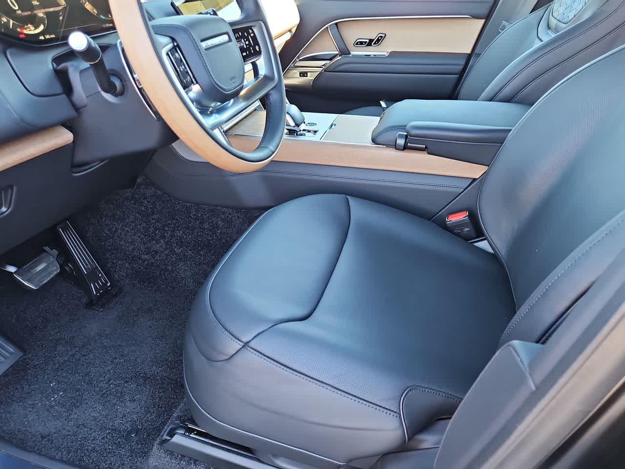 Thumbnail: 2026 Land Rover Range Rover - 15