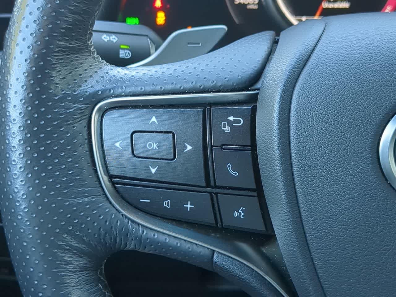 Thumbnail: 2019 Lexus ES - 24