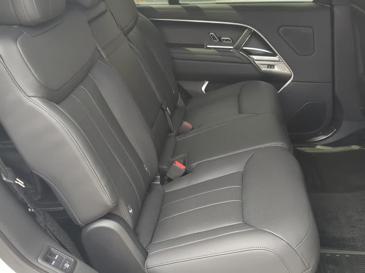 Thumbnail: 2026 Land Rover Range Rover - 22