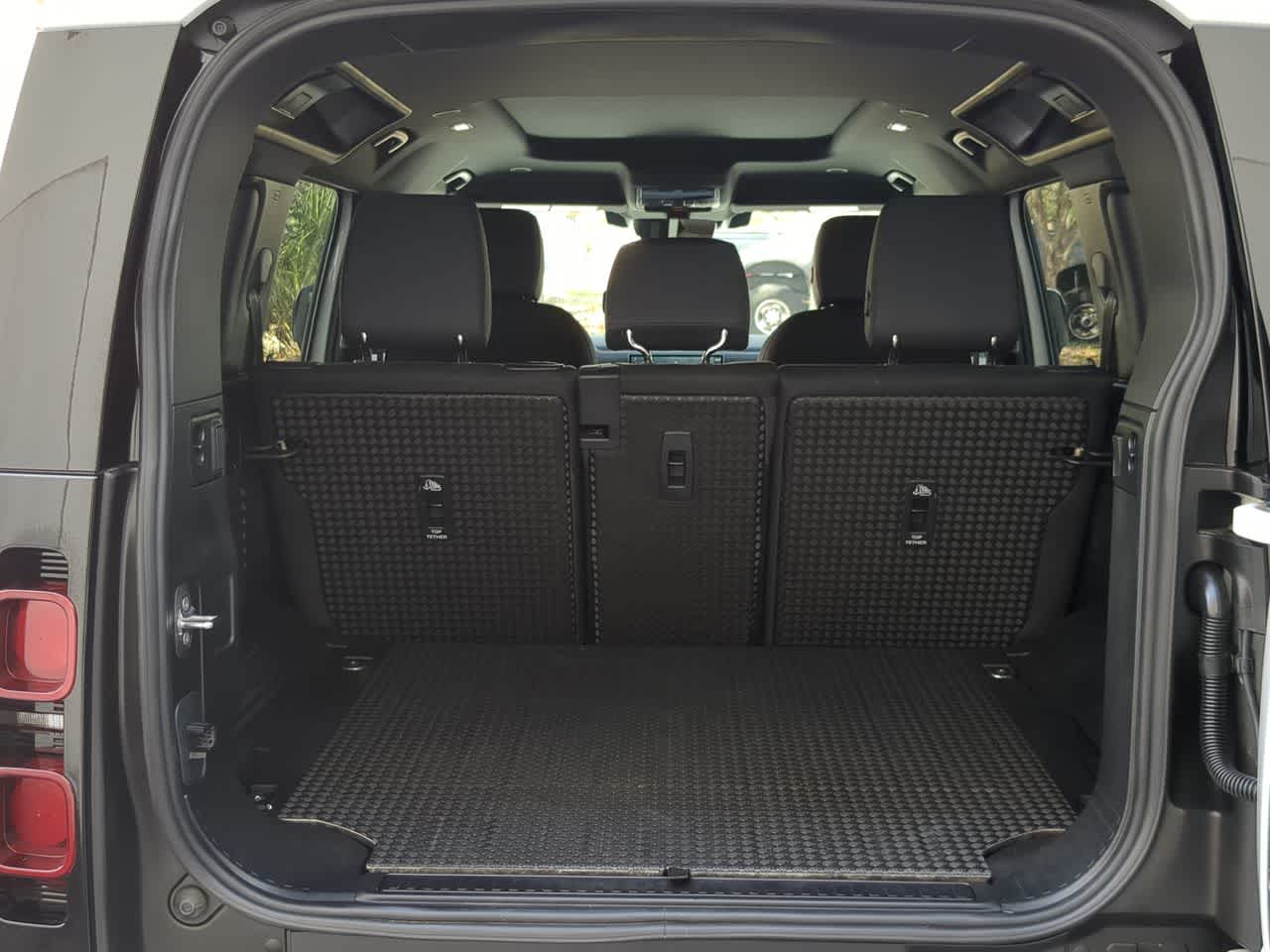 Thumbnail: 2025 Land Rover Defender - 36