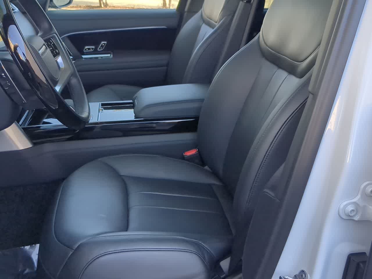 Thumbnail: 2025 Land Rover Range Rover - 16