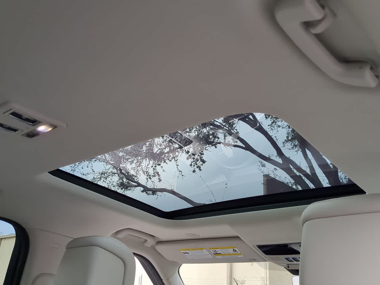 Thumbnail: 2025 Land Rover Discovery - 21