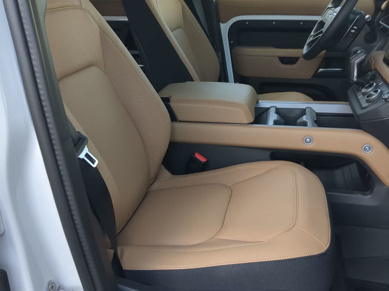 Thumbnail: 2025 Land Rover Defender - 24