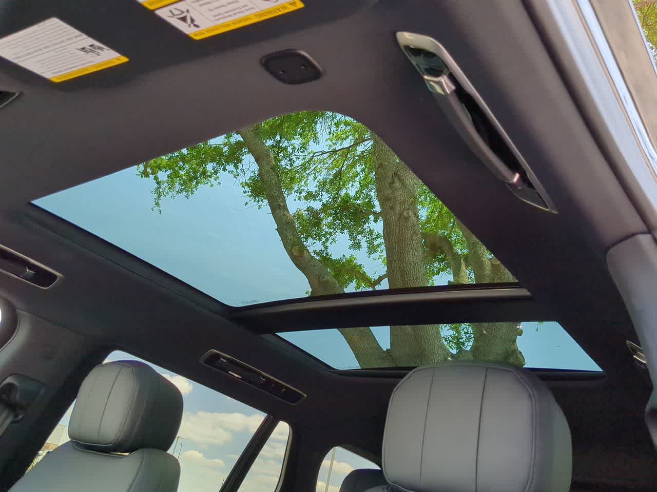 2025 Land Rover Range Rover SE 19