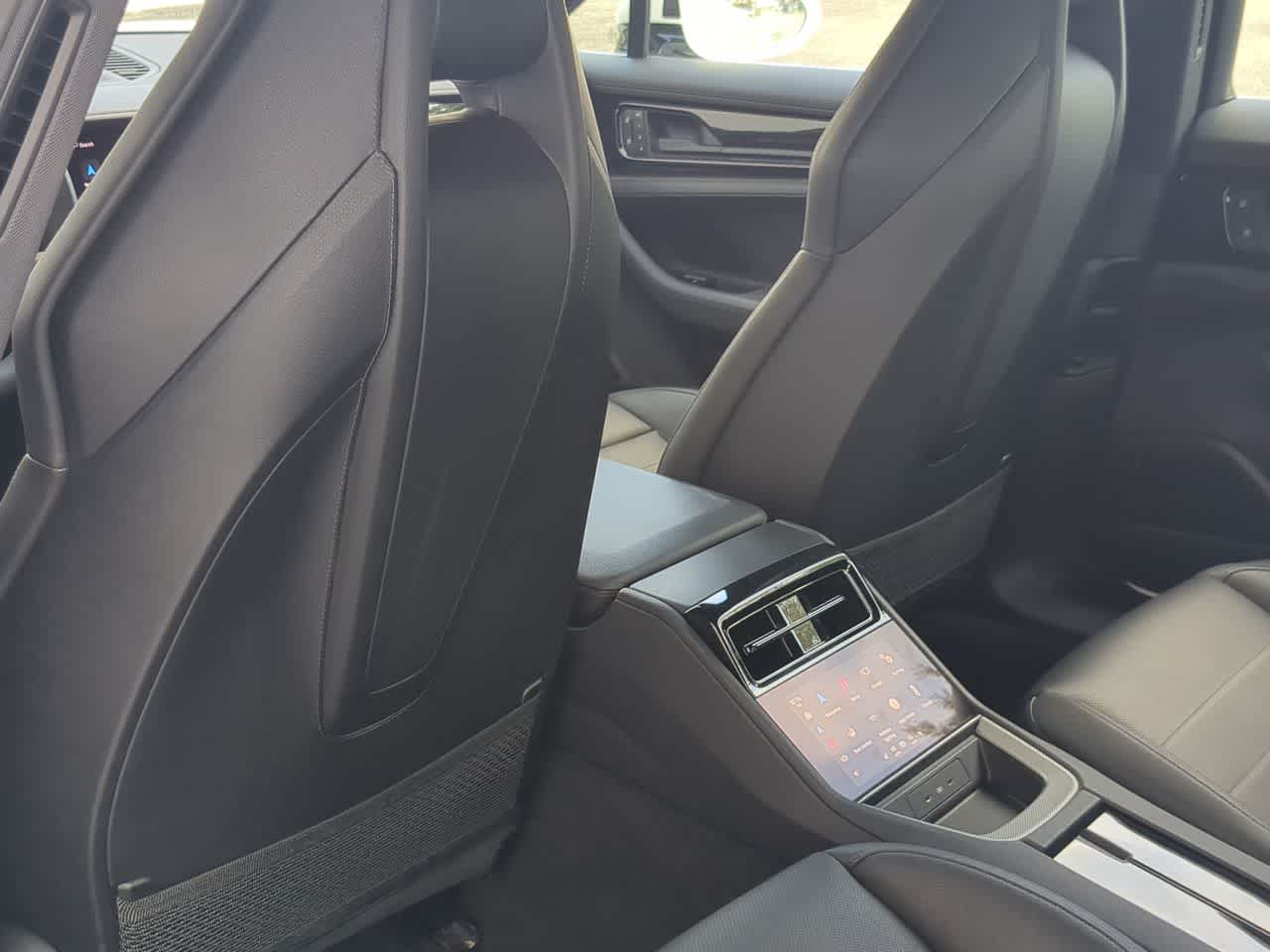 Thumbnail: 2025 Porsche Panamera - 19