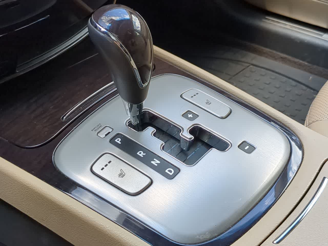 Thumbnail: 2010 Hyundai Genesis - 30