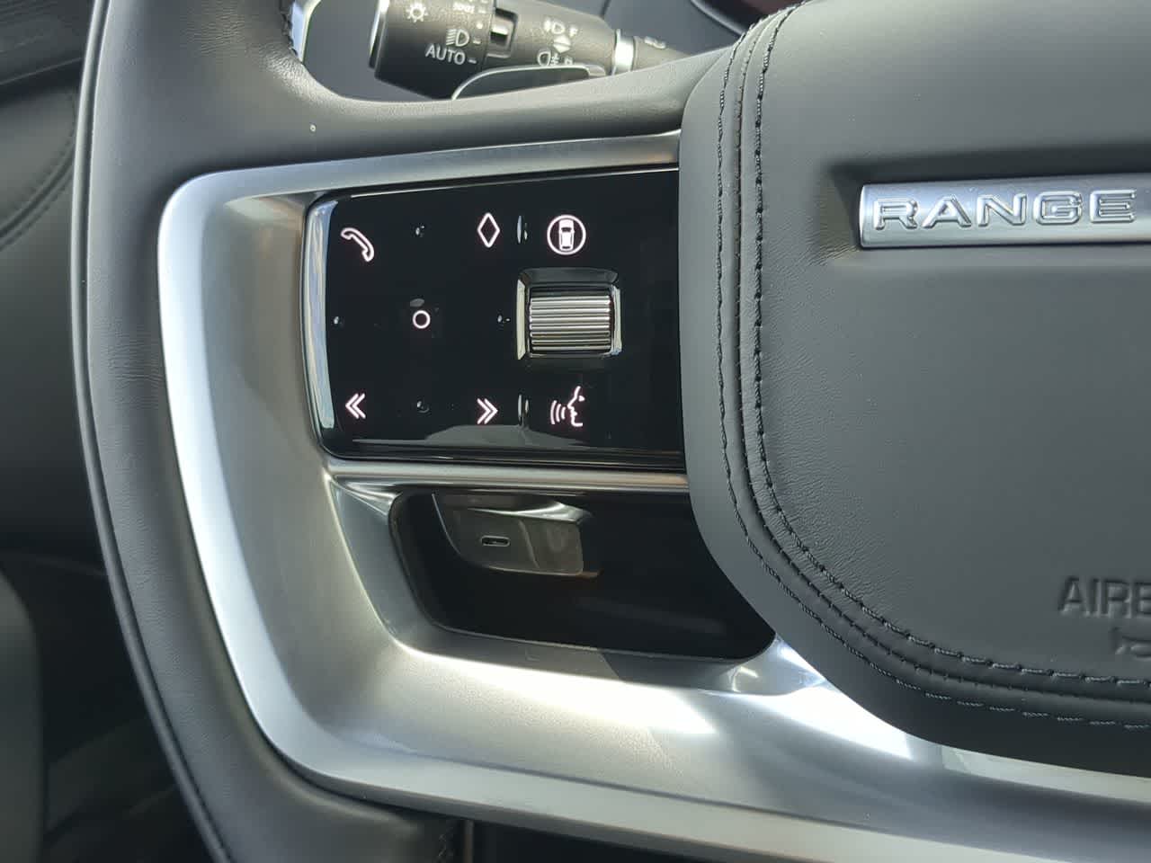 Thumbnail: 2025 Land Rover Range Rover - 26