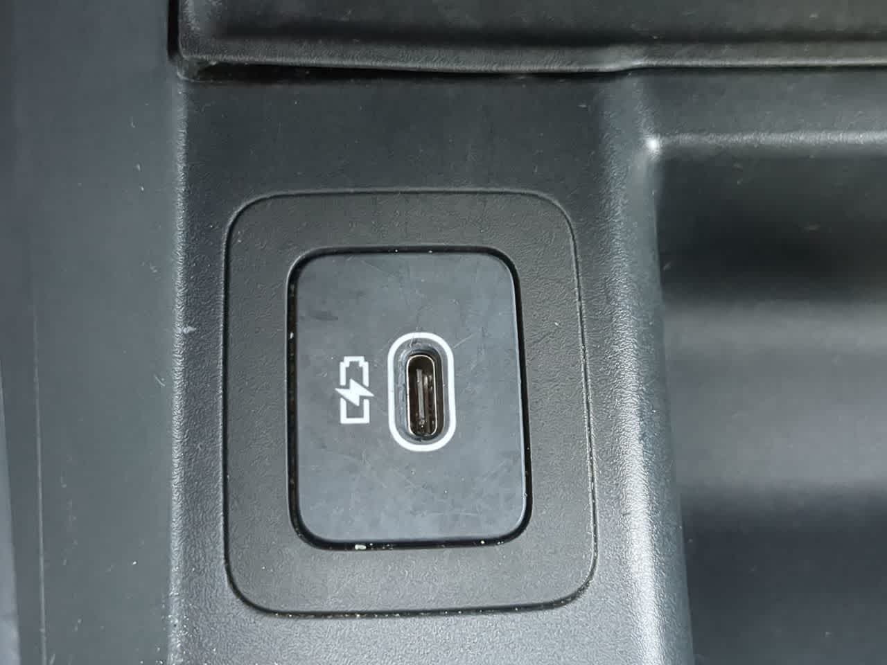 Thumbnail: 2025 Land Rover Range Rover Velar - 31