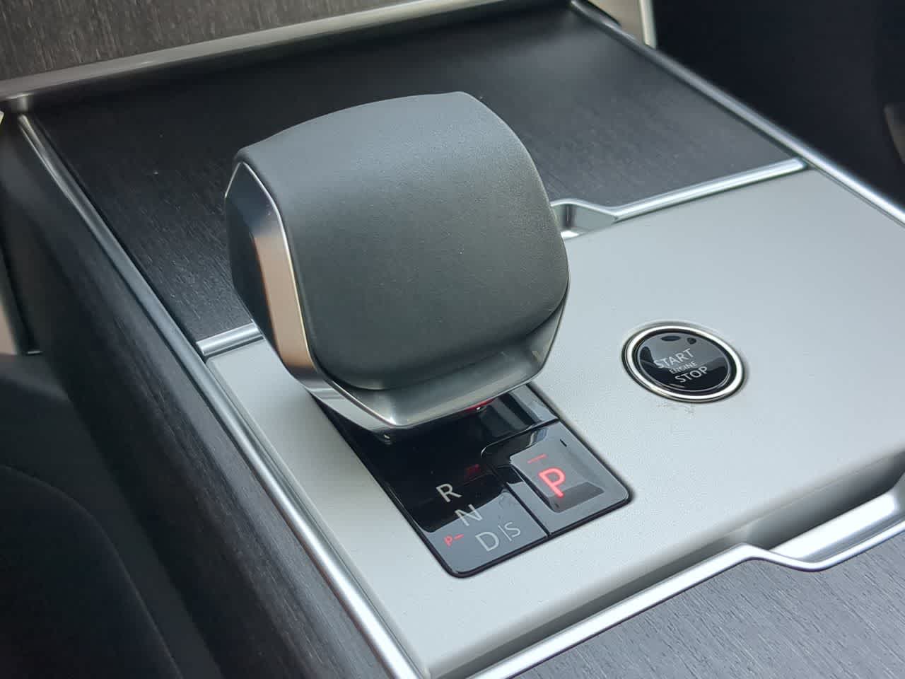 Thumbnail: 2026 Land Rover Range Rover - 34