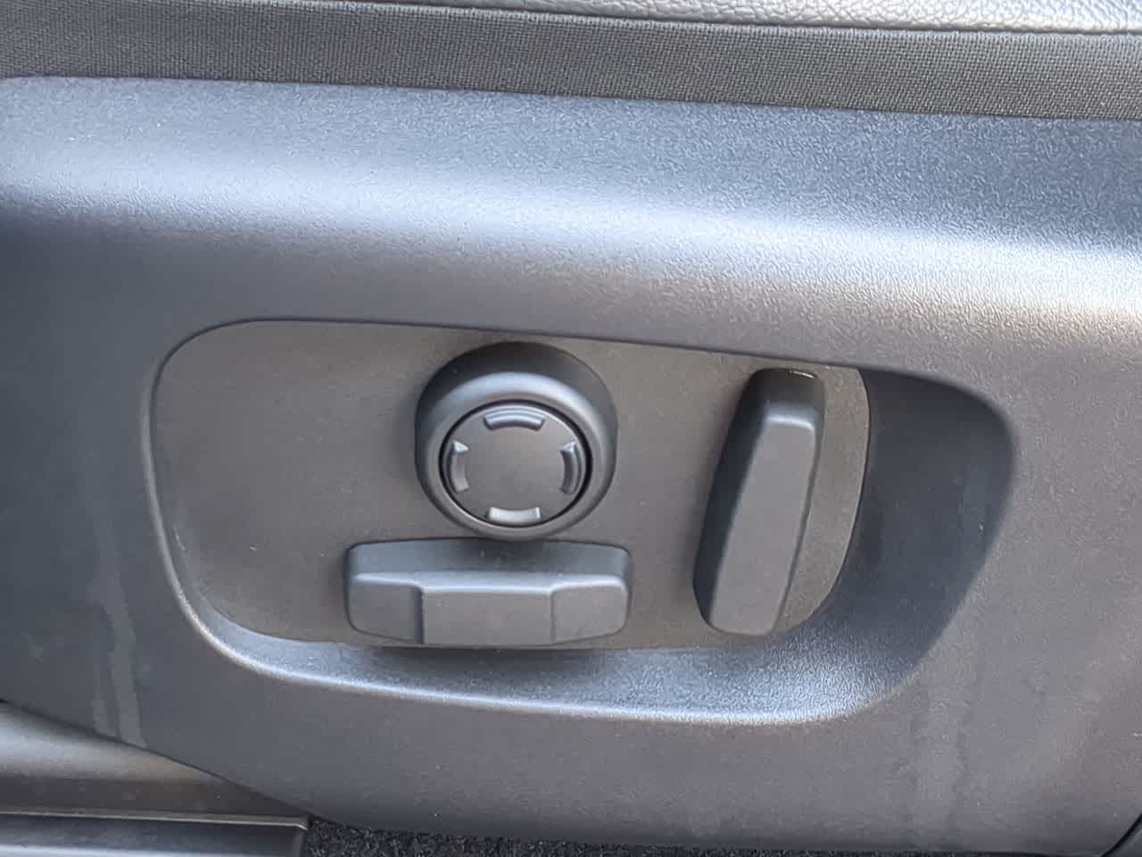 Thumbnail: 2024 Land Rover Range Rover Evoque - 17