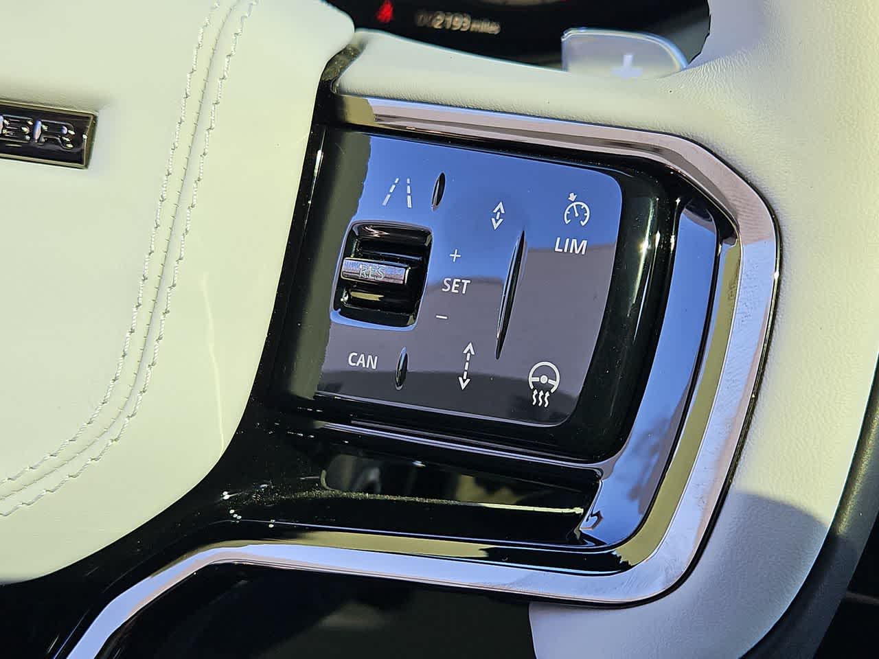 Thumbnail: 2025 Land Rover Range Rover Sport - 23