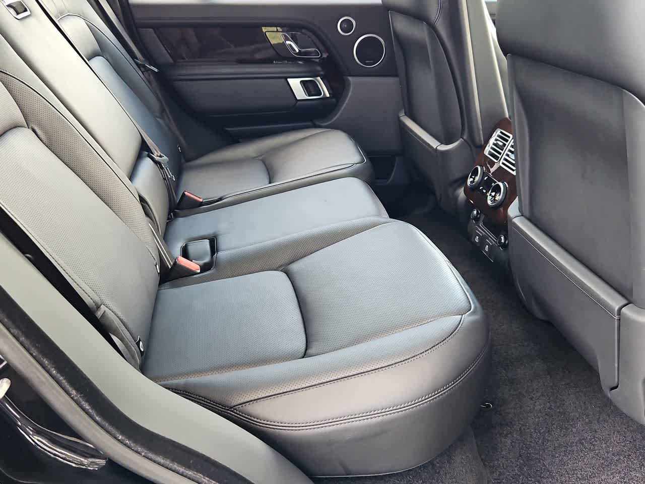 Thumbnail: 2022 Land Rover Range Rover - 22