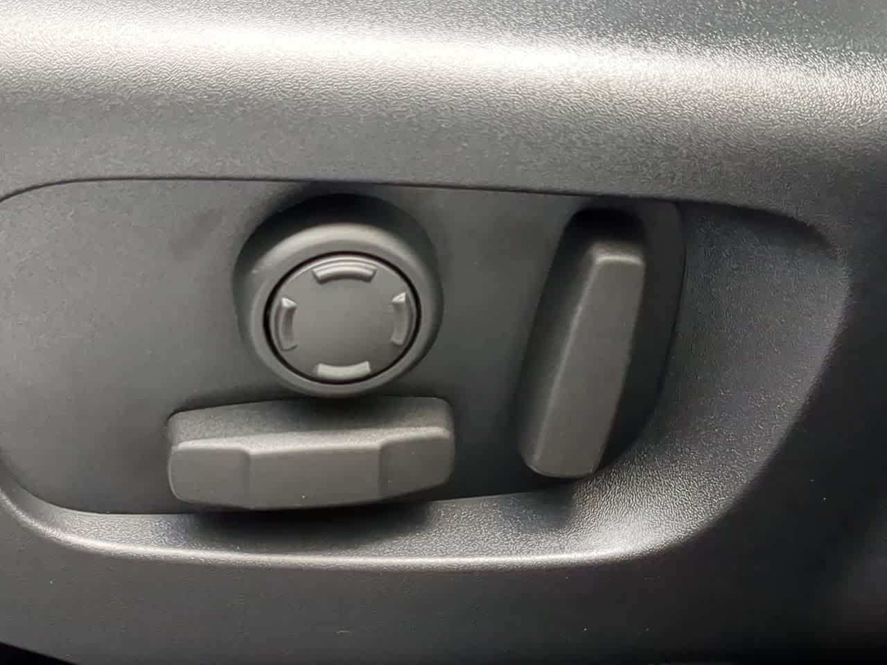 Thumbnail: 2026 Land Rover Range Rover Velar - 18