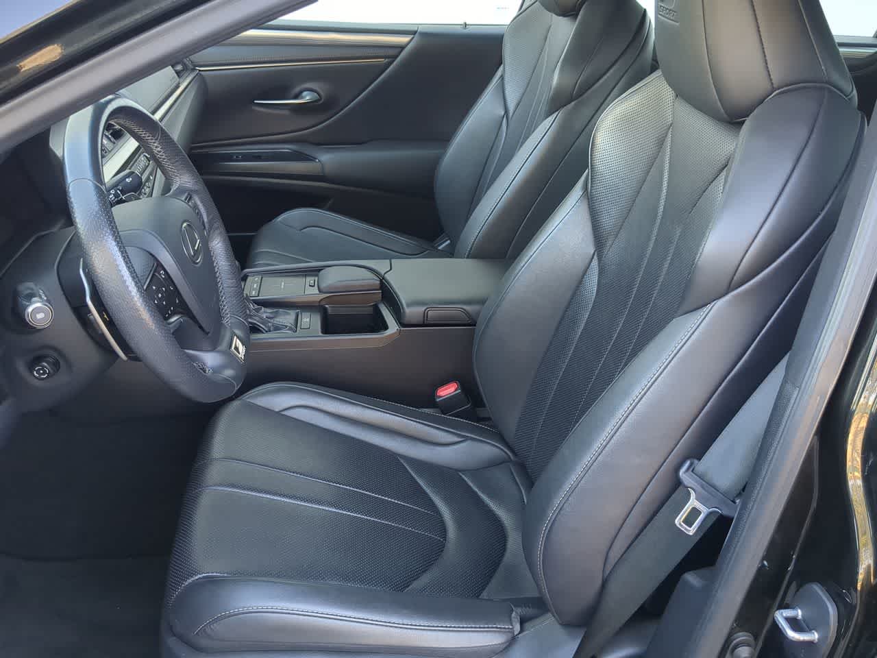 Thumbnail: 2019 Lexus ES - 15