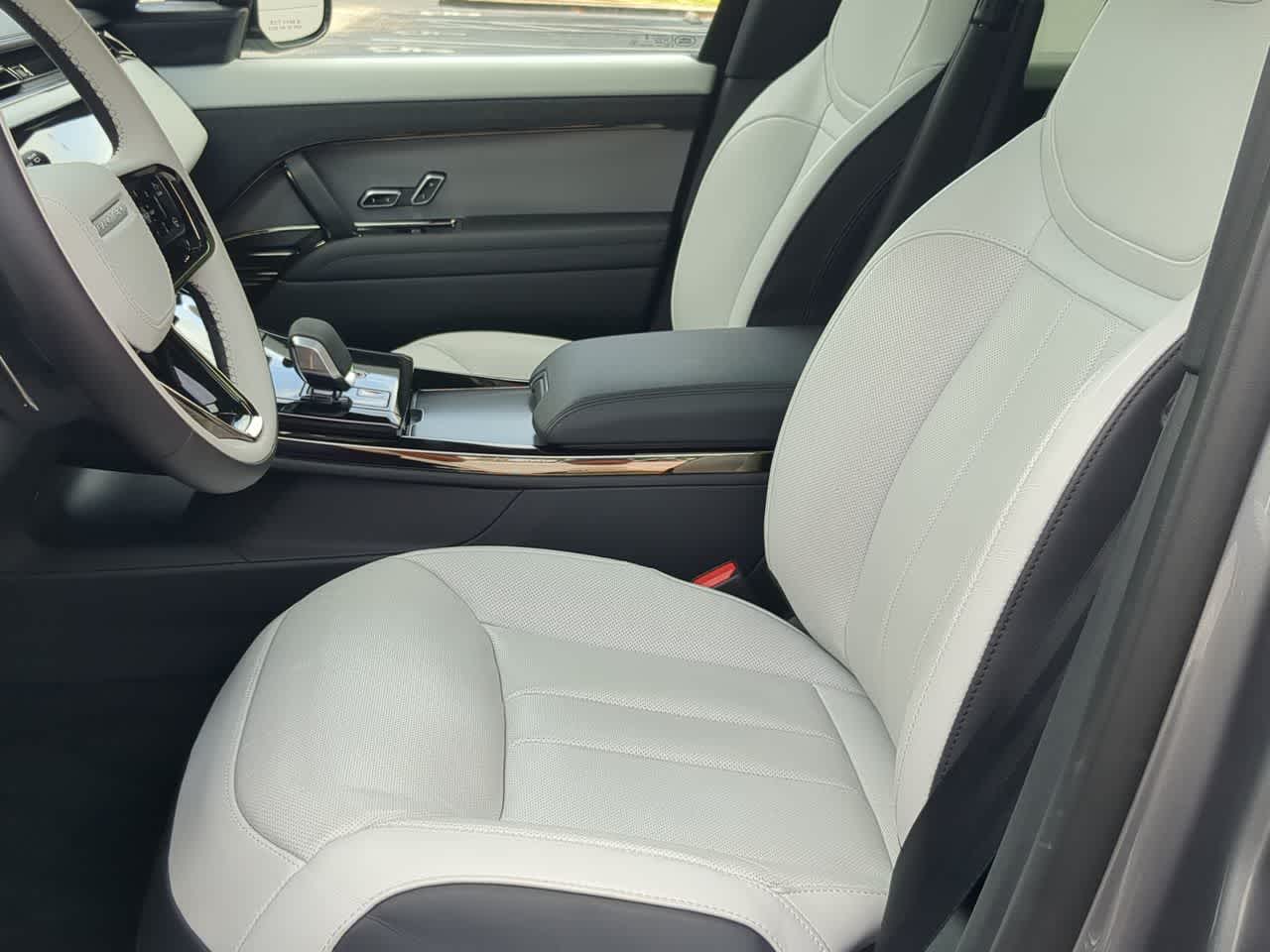 Thumbnail: 2025 Land Rover Range Rover Sport - 17