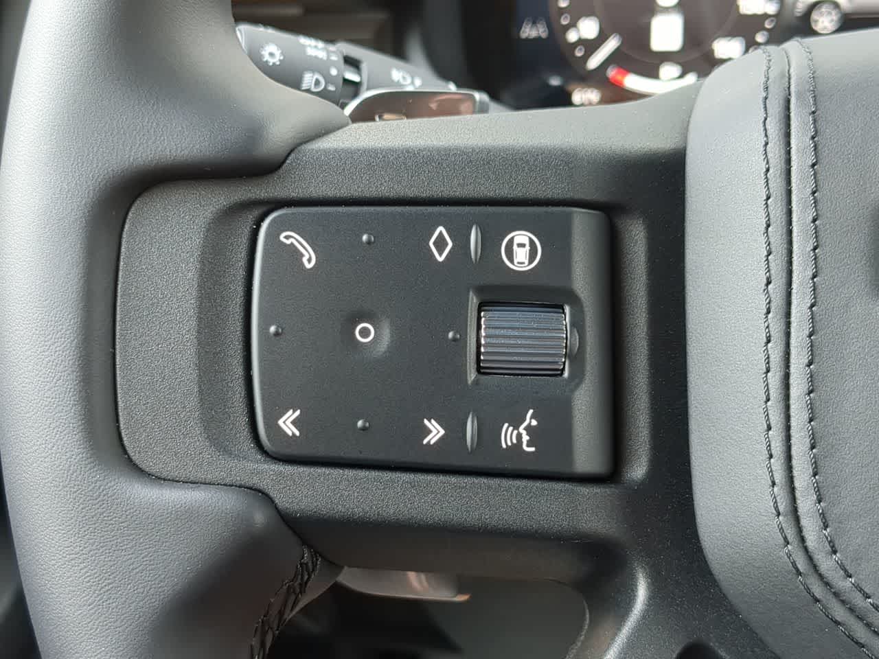 Thumbnail: 2025 Land Rover Defender - 26