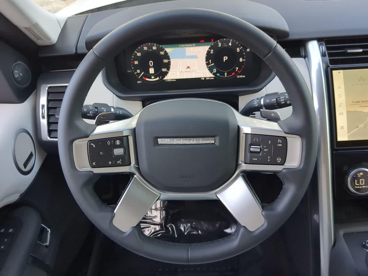 Thumbnail: 2025 Land Rover Discovery - 24