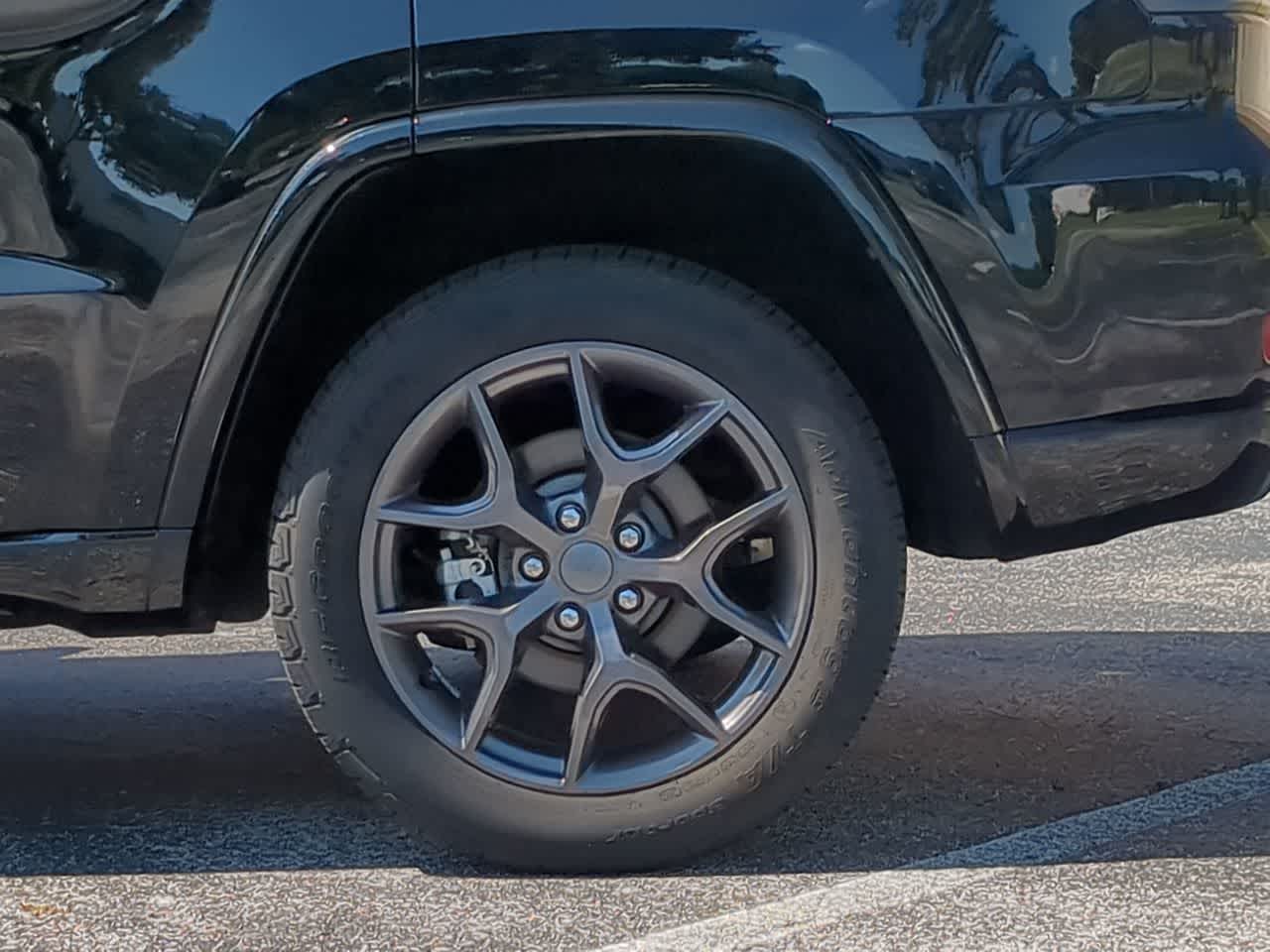 Thumbnail: 2021 Jeep Grand Cherokee - 14