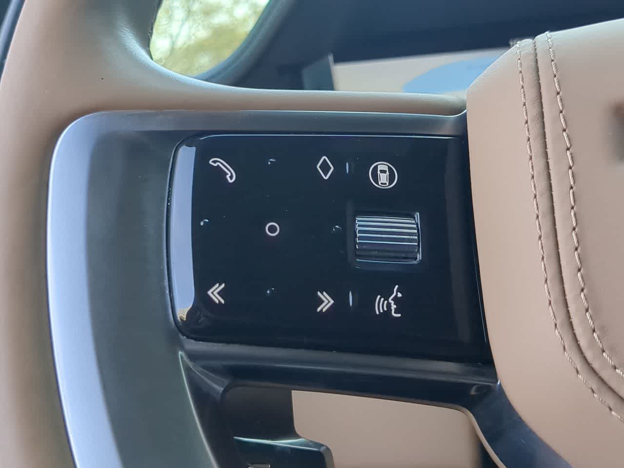 Thumbnail: 2025 Land Rover Range Rover - 26