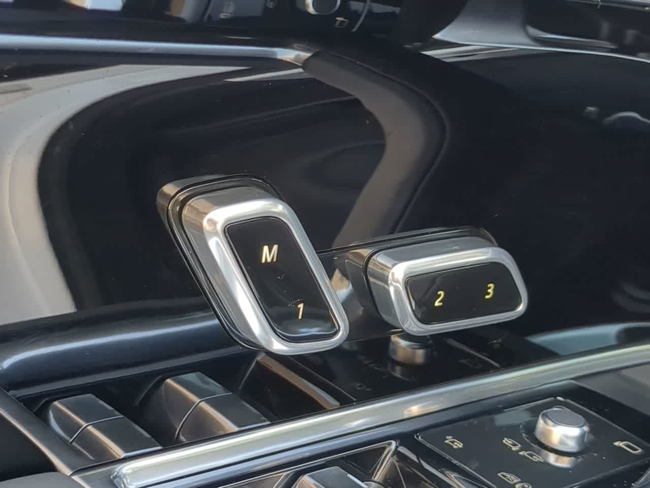 Thumbnail: 2025 Land Rover Range Rover - 17