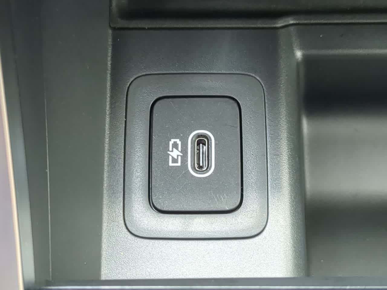 Thumbnail: 2026 Land Rover Range Rover Velar - 34