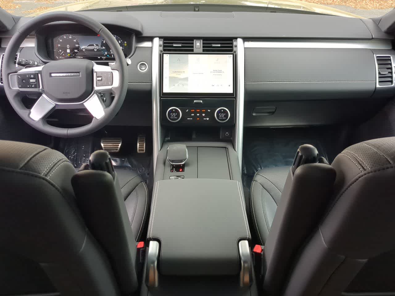 Thumbnail: 2025 Land Rover Discovery - 16