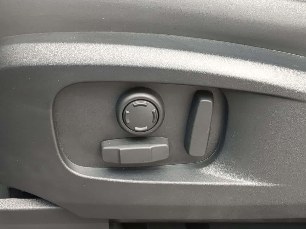 Thumbnail: 2025 Land Rover Defender - 18