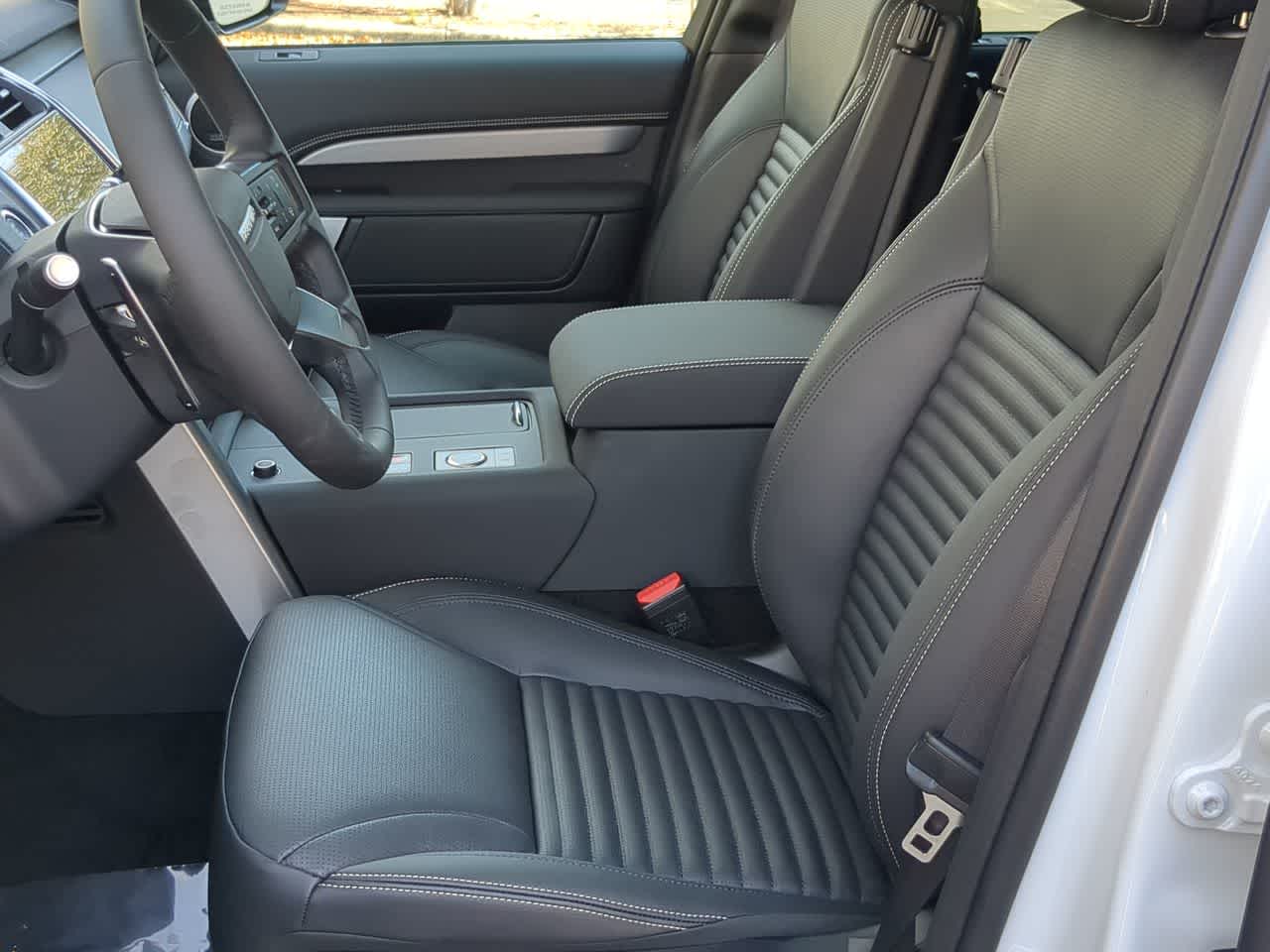 Thumbnail: 2026 Land Rover Discovery - 17