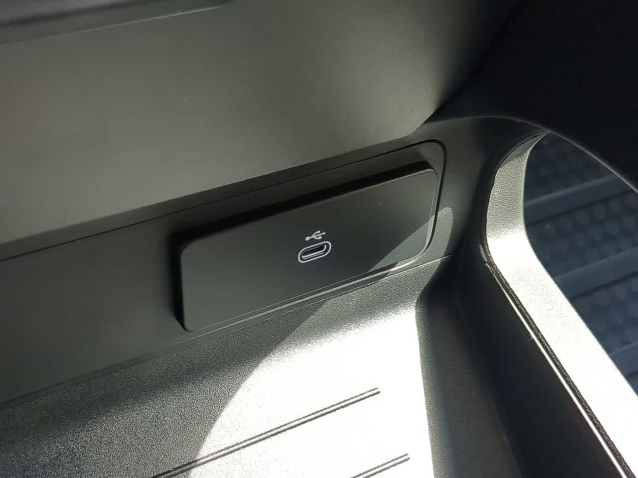 2025 Land Rover Defender 130 34