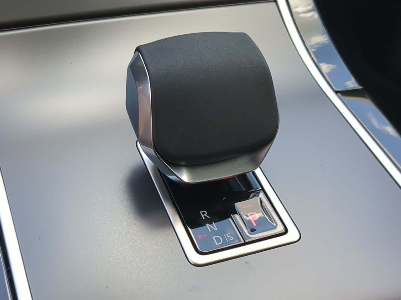 Thumbnail: 2026 Land Rover Range Rover Velar - 34
