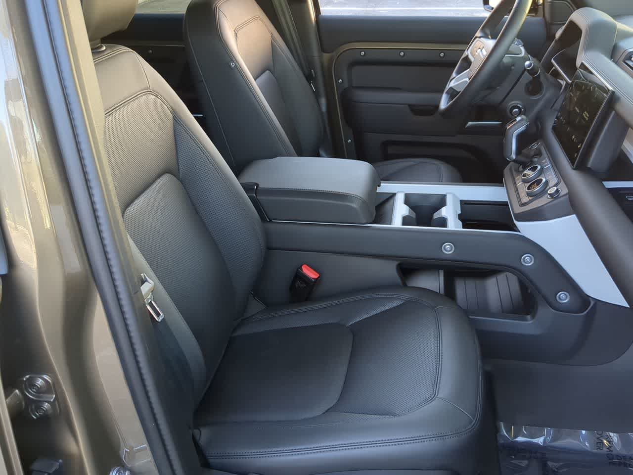 Thumbnail: 2025 Land Rover Defender - 24