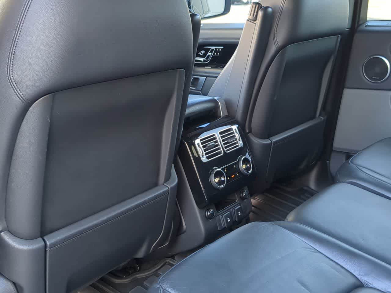 Thumbnail: 2020 Land Rover Range Rover - 17