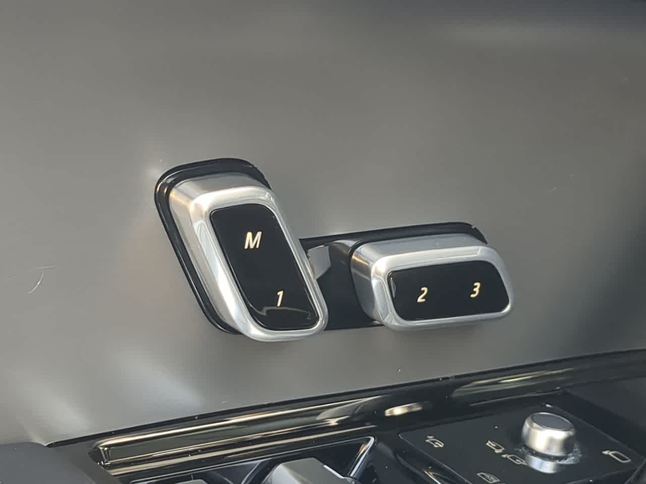 Thumbnail: 2025 Land Rover Range Rover Sport - 18