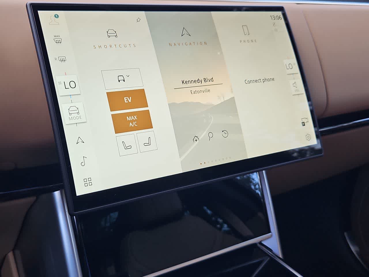 Thumbnail: 2025 Land Rover Range Rover - 30