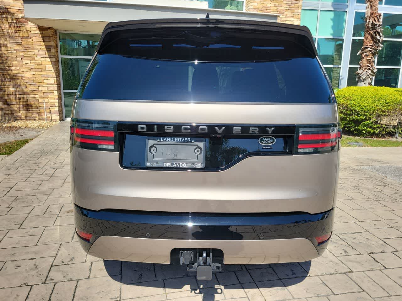 2023 Land Rover Discovery R-Dynamic S 4