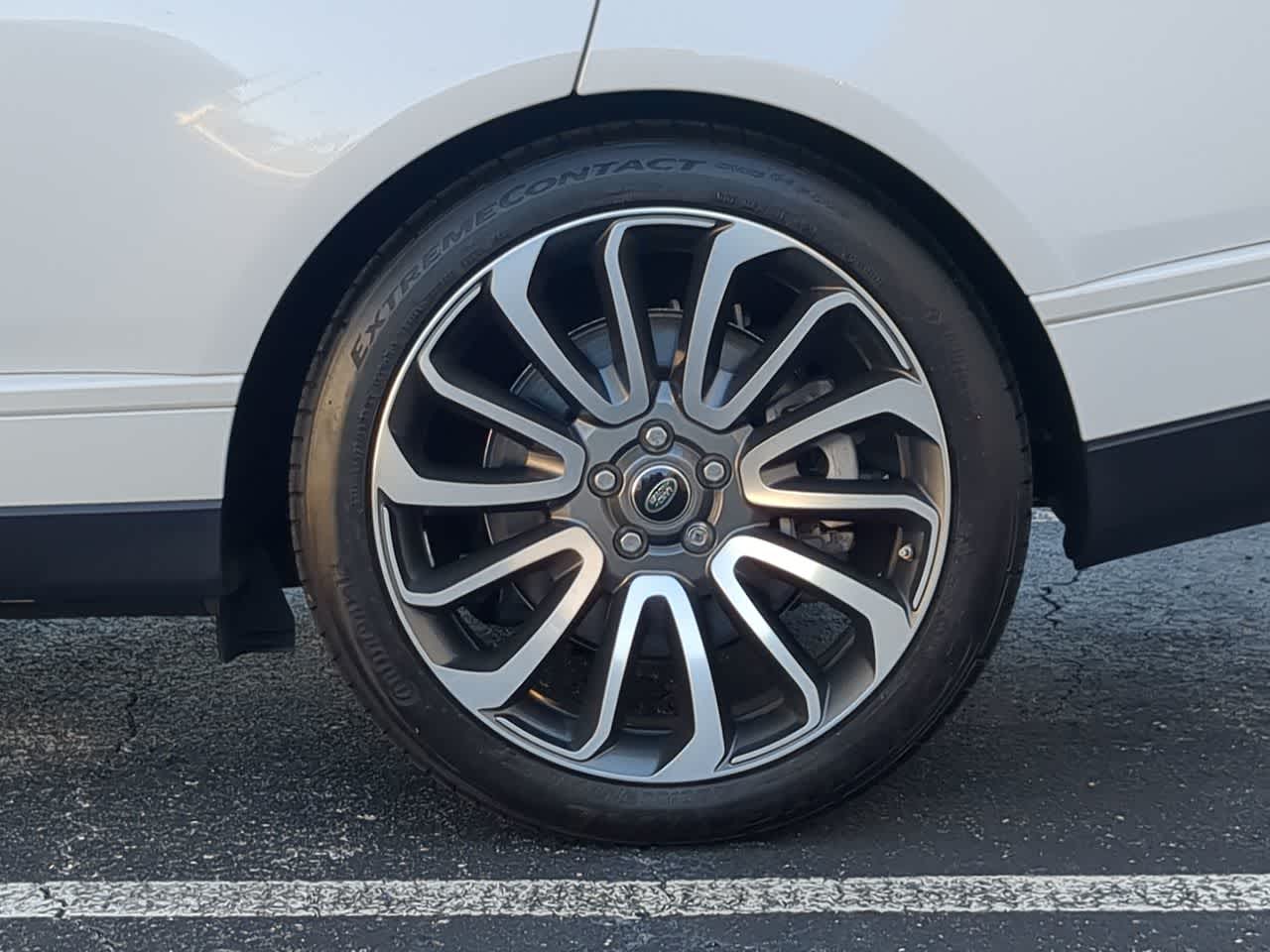 Thumbnail: 2020 Land Rover Range Rover - 14