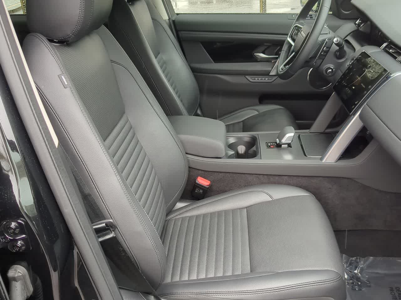 Thumbnail: 2025 Land Rover Discovery Sport - 20