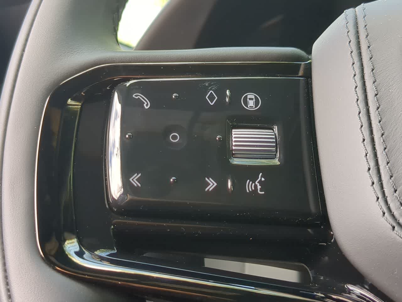 Thumbnail: 2026 Land Rover Range Rover Velar - 26