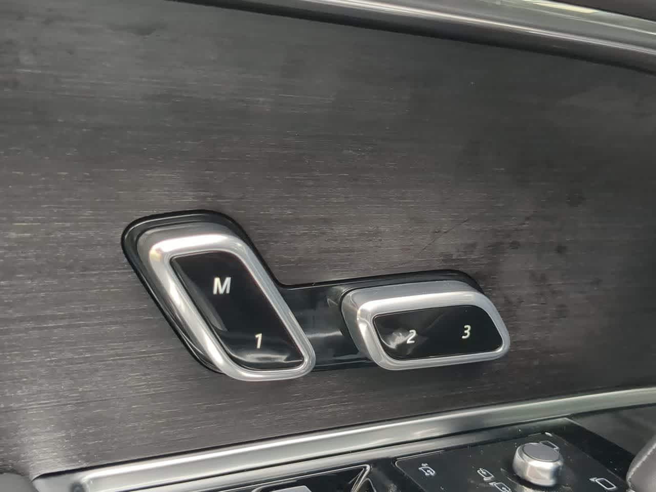 Thumbnail: 2025 Land Rover Range Rover - 17