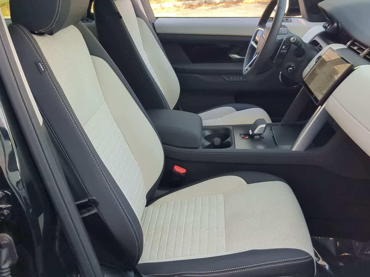 Thumbnail: 2025 Land Rover Discovery Sport - 24