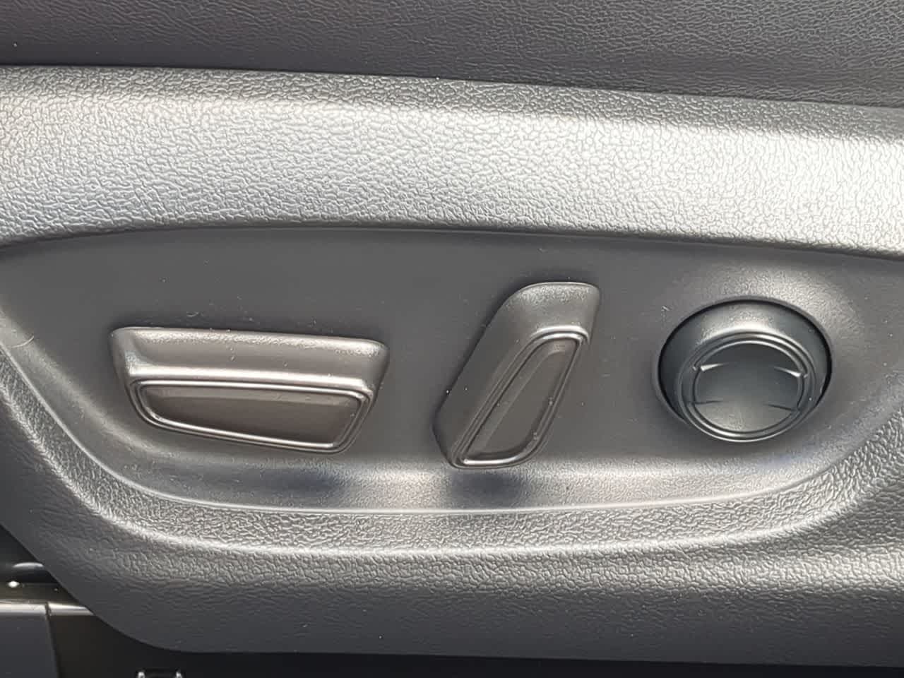 Thumbnail: 2020 Toyota Avalon - 17